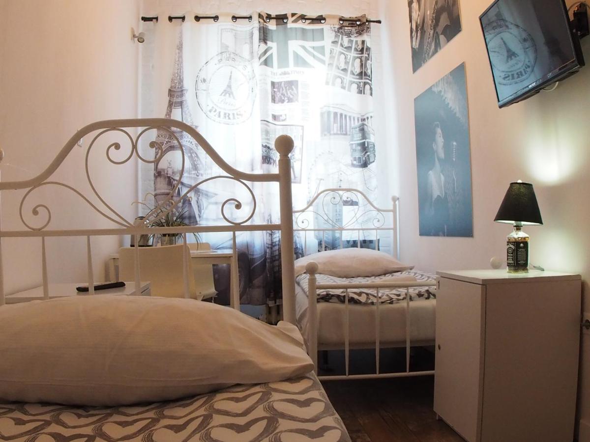 Hostel Chmielna 5 Rooms&apartments