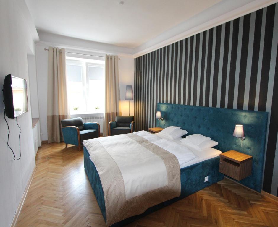Chmielna 5 Rooms&apartments Hostel