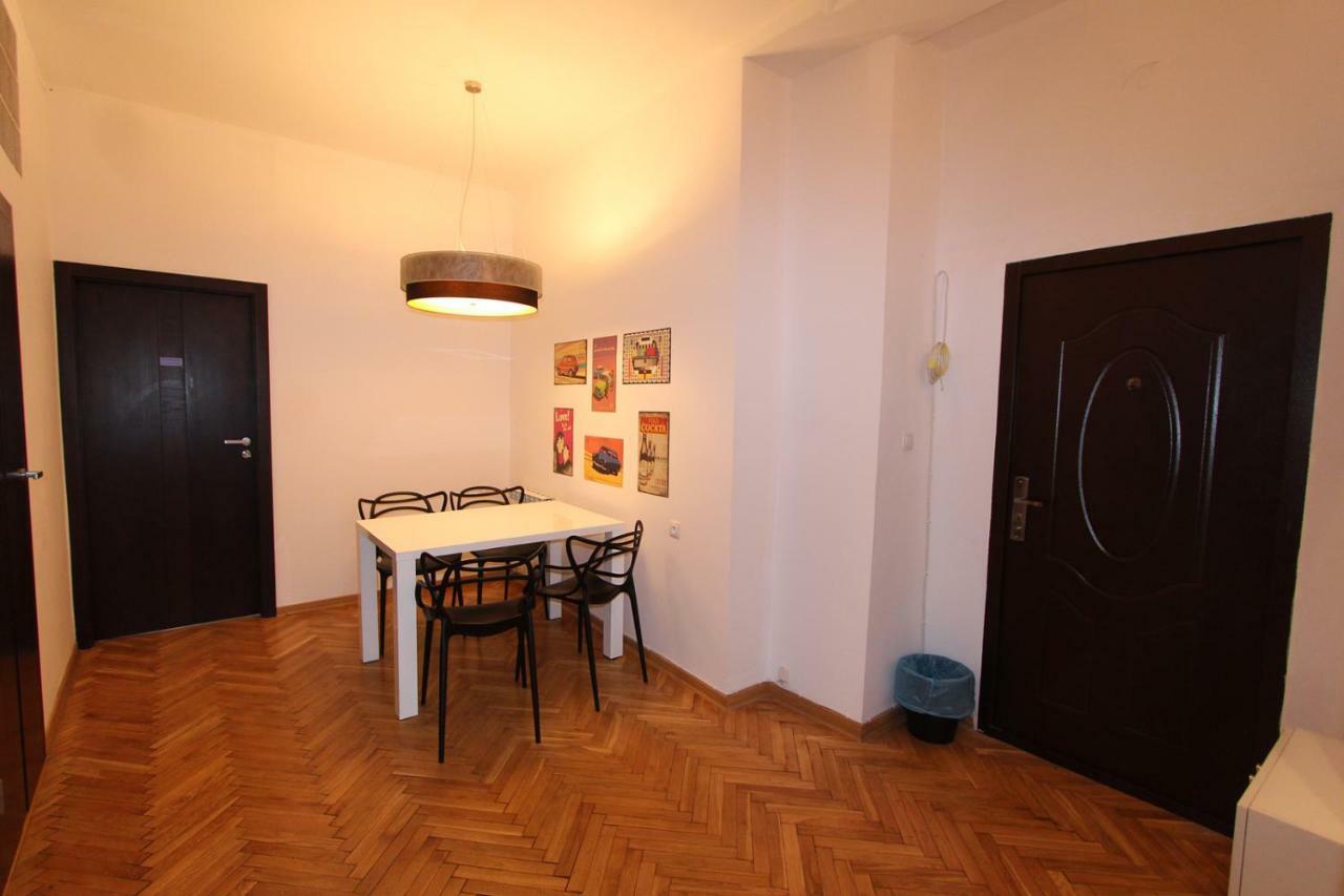 Chmielna 5 Rooms&apartments Hostel